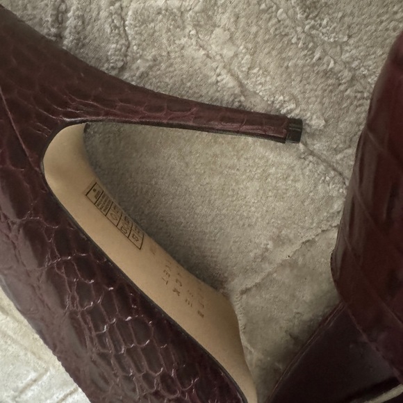 White House Black Market Burgundy Croc Embossed Heels. Brand New , never worn! - Picture 9 of 11